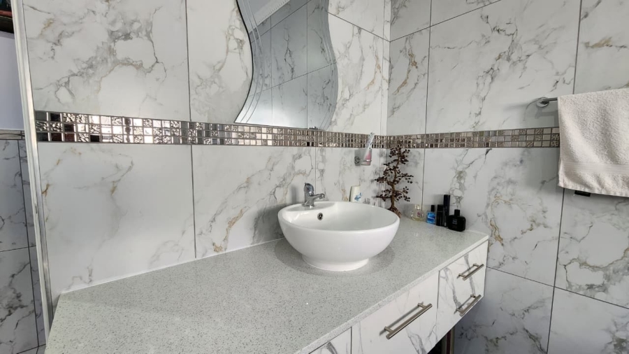 4 Bedroom Property for Sale in Country Club Western Cape